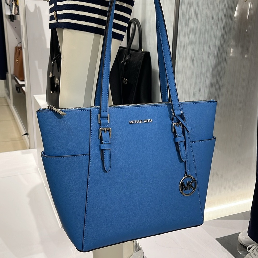 MICHAEL KORS
Jet Set Large Crossgrain Leather Top-Zip Charlotte Tote Bag
NWT - Picture 3 of 16